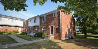 559 Fox Hills Drive N Gallery 1