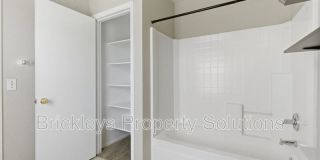 2413 E Hazeltine Way Gallery 28