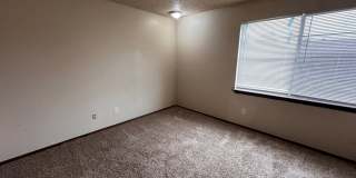 2 bed duplex with 1 1/2 baths, bonus room and a 1 car garage for lease in SW OKC! (no fenced yard) Gallery 10