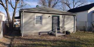 BEAUTIFUL HOME LOCATED CLOSE TO EVERYTHING WITH GARAGE! Gallery 12