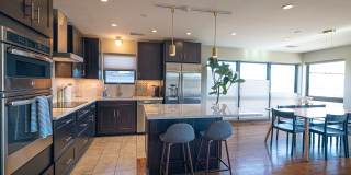 4 bed / 4.5 bath flat in South Plaza overlooking UMKC and Brookside Blvd Gallery 1