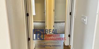 Beautiful 4 bedroom 3 bath house - attached garage Gallery 15