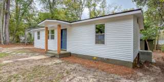 RENOVATED 4/2 in Walkable Location, Stainless Steel Appliances, & Garage/Workshop! Available NOW for $1850/month! Gallery 45