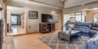 Massive 4BD/3BTH and 2 Car garage Home! Minutes from I-35 Gallery 13