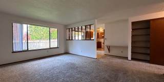 Charming 2 Bedroom Duplex with Spacious Yard in Gresham! Gallery 4