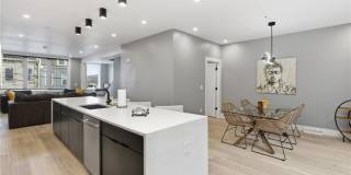 240 E Jefferson St Gallery 20