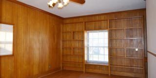 908 East Stone Street Gallery 10