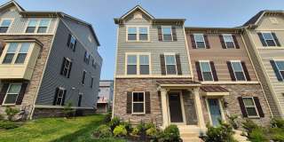 BEAUTIFUL END UNIT TOWNHOME IN NEW MARKET Gallery 1