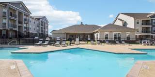 The Flats at MacArthur Gallery 32