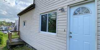 AVAILABLE AUGUST 2026 - 1 Bedroom Home w/ Spacious Living! Gallery 10