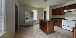 Spacious 4BR Germantown Home with Huge Enclosed Yard Gallery 4