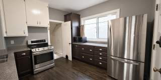 Charming 3Bed 1.5Bath + Den in Saint Paul *Off Street Parking w’2.5 Car Garage* Gallery 1