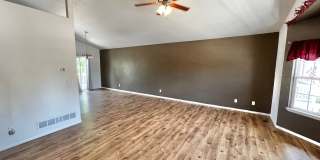 Beautiful 3 bed 2.5 Bath Home in East Loveland, CO! Gallery 3
