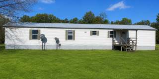 Country living with spacious front and backyard - 4 beds/ 2bath available now!! Gallery 1