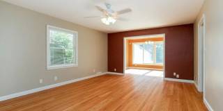 330 North Franklin Avenue Gallery 3