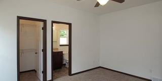 4 Bedroom Home in Mackinaw Village Gallery 11