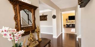 25565 America Square Gallery 4