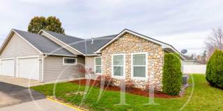 Spacious Home with Vaulted Ceilings Gallery 1