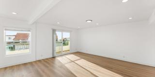 *Limited Move In Special for April Lease Start Date- $750 Off First Month's Rent! *OCEAN VIEWS! Renovated 2 Bed, 2.5 Bath Townhome in San Clemente! Gallery 7