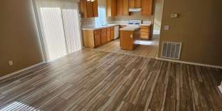 Spacious 6 bedroom , 3 bathroom home with downstairs bedroom and bath Gallery 12