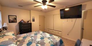 4 Bedroom Home with Large Family Room, Huge Fenced Yard, Workshop & Pool Gallery 20