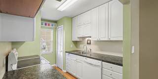 1047 Small Court Gallery 10
