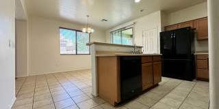 Eastside (Stella and Kolb) 4 bedroom  2 bath house with 2 car garage near Lakeside Park! Gallery 6