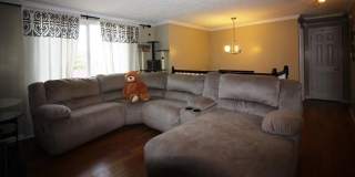 Beautiful Mid Entry Home in a Quiet Neighborhood Gallery 9