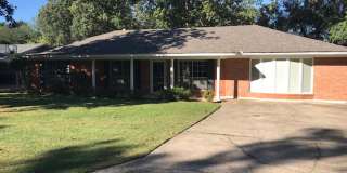 3 bed 2 Bath Brick Home off Park Avenue! Gallery 1