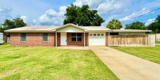Charming 3-Bedroom Home With Florida Room Gallery 1
