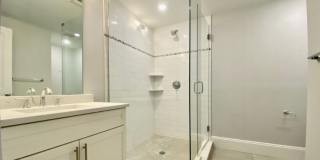 Charming 3 Bedroom-No Broker  Fee Gallery 1