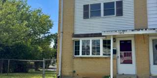 SUPER CLEAN THREE BEDROOM TOWNHOME Gallery 1