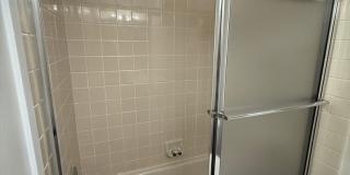 Short-mid term housing, furnished condo 2 bed/2 bath walking distance to Pearl St., CU and close to Hiking and Biking Gallery 34