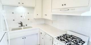 La Playa 1 bedroom, 1 bath Walking Distance to Bay & Point Loma Village Gallery 12