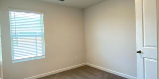 Room in 4 Bedroom Home at Tears Ln Gallery 26