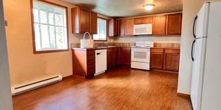 Spacious & Bright 2-Bedroom, 1-Bath upper-level fourplex- located in Spokane Valley! Spacious & Bright 2-Bedroom, 1-Bath upper-level fourplex- located in Spokane Valley! Gallery 2