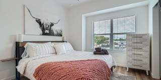 New Downtown Longmont Townhome | Office + 2BDR Gallery 4