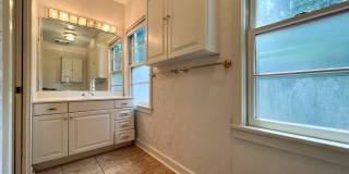 2BR/2BR Near Law School - Available Early August! Gallery 21