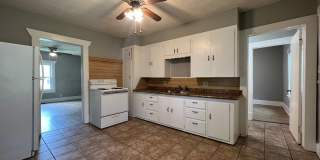 Updated 2 bed/1 bath, 780 sqft home! 1522 W High St in Springfield MO. Gallery 8