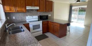 3 bed/2 bath unit in Salt Lake! Gallery 1