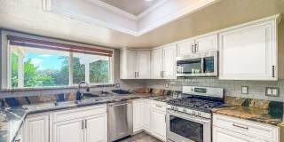 SD: Stunning 4BD/3BA Home in Vista with Panoramic Views, Private Balcony & Large Yard Gallery 13