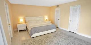 2421 Northeast 10th Street Gallery 17