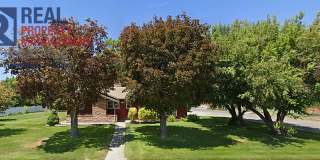 3 Bedroom 2 bath - Double car garage Gallery 1