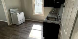 Beautiful Newly Renovated Home 3 BEDROOM 1 BATH, FENCED YARD, Bonus Space Gallery 5