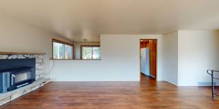 Application pending- Location, Location! - Four Bedroom house located minutes from Des Moines Waterfront Gallery 5