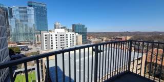 Modern Corner Unit 1BR Condo in Midtown with Skyline Views Gallery 11