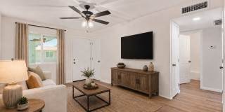 Stylish. Newly Renovated. Cozy, Boutique Community - On Broadway Apartments Gallery 35