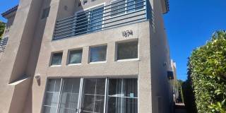 Three Bedroom Townhouse in Pacific Beach - Garage Parking - Remodeled Gallery 1