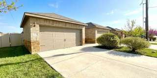 *MOVE IN SPECIAL* High Ceilings, Fenced Yard & 2-Car Garage – New Braunfels Living! Gallery 3