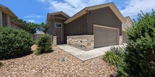 3/2/2 Duplex near Hwy 46 / Fenced Backyard / CISD Gallery 1